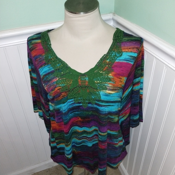 Cable & Gauge woman's size Large Boho v-neck shorp sleeve top - Picture 2 of 5